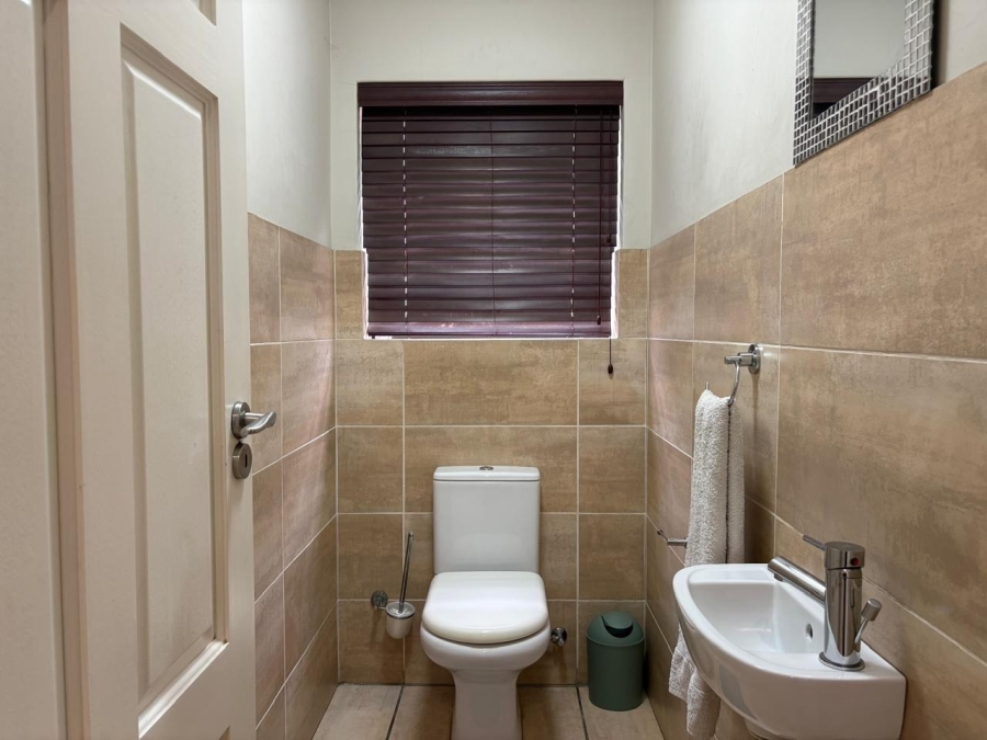 To Let 6 Bedroom Property for Rent in West Beach Western Cape